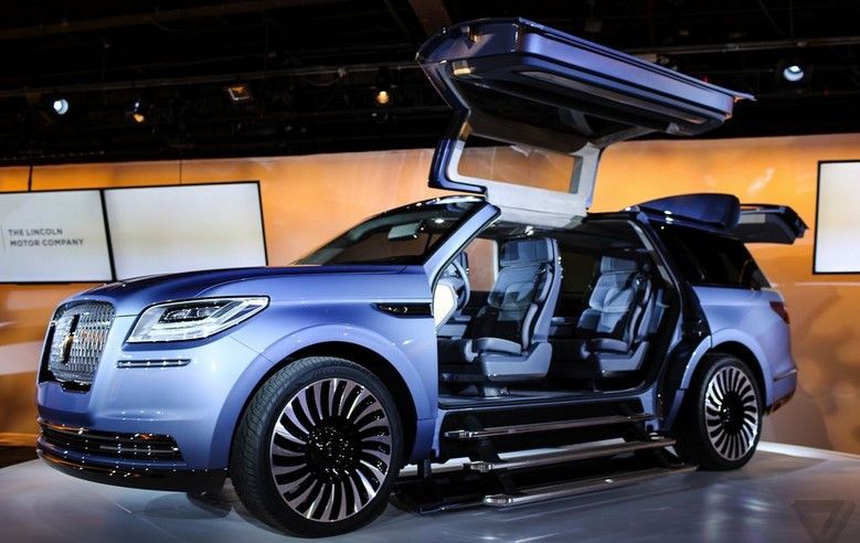 2018 Lincoln Navigator Concept side view